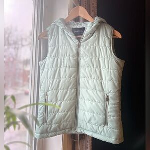 Stradivarius Sleeveless Puffer Vest – Soft Sage Green with Hood, Small